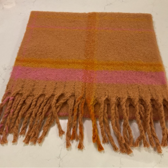 Super soft scarf - Picture 3 of 5
